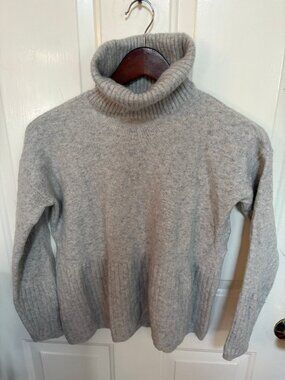 ✨ Saks Fifth Avenue Cashmere Blend Turtleneck - Size L